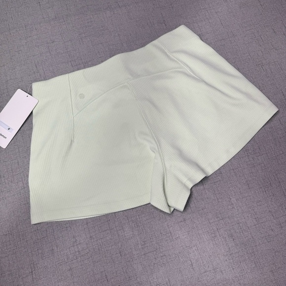 Lululemon Ribbed Softstreme High Rise Short Kolhrabi Green Size 12 NWT - Picture 8 of 10